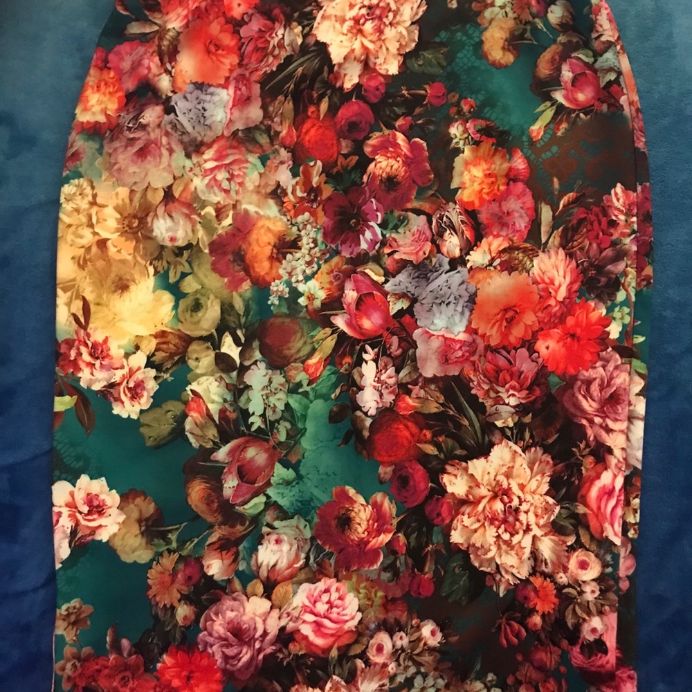 New with tags Eci flower skirt size large